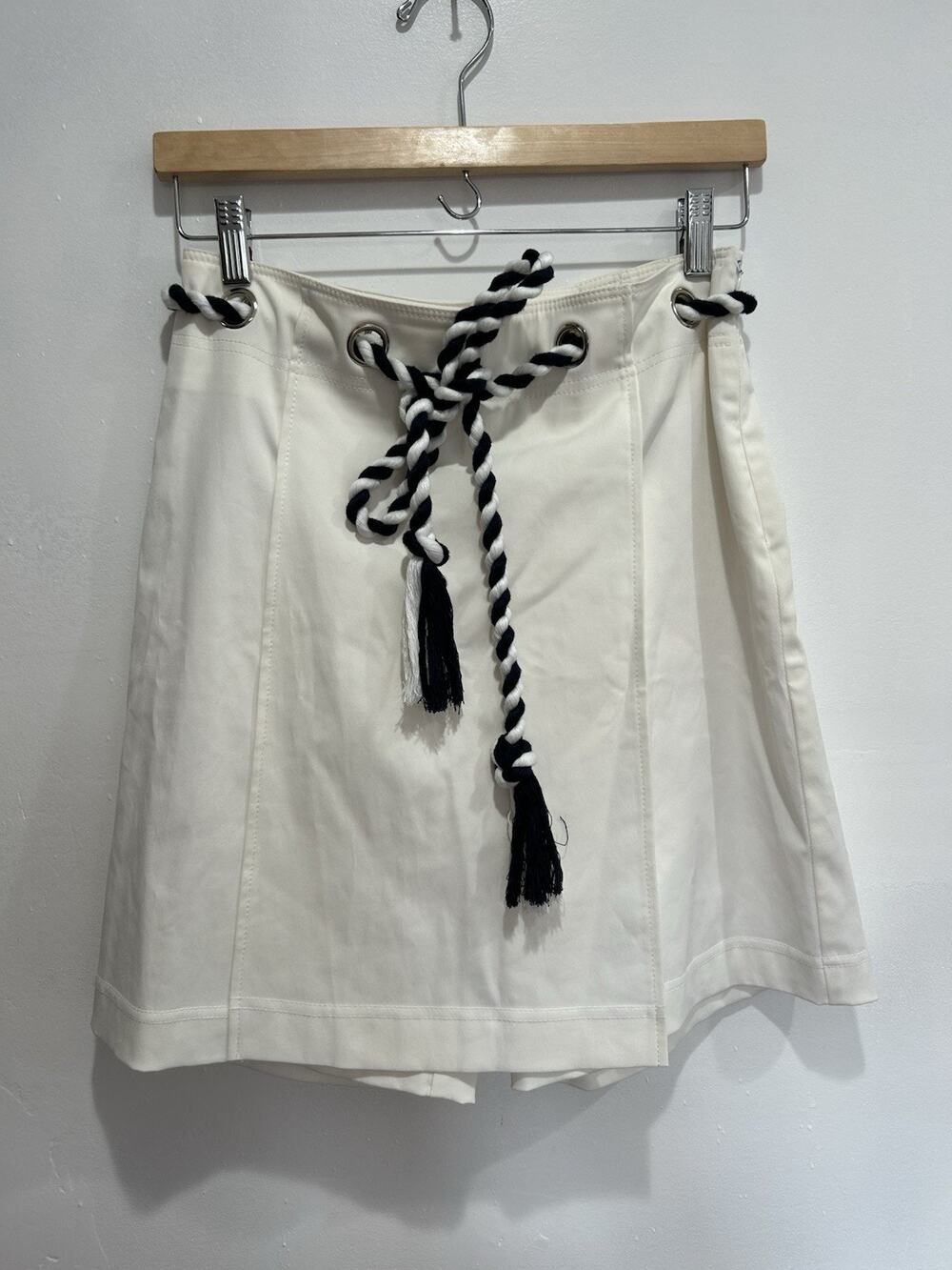 joseph ribkoff Shorts And Skirt White Belted With Rob And Eyelets Size 6